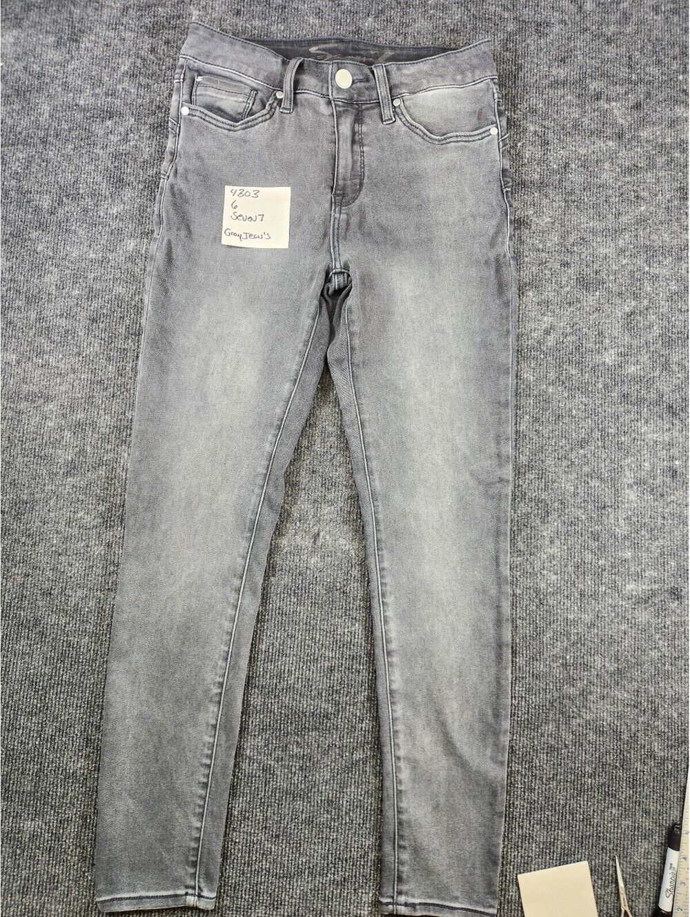 Seven7 Gray Wash Skinny Jeans Women's Size 6 - Excellent Condition